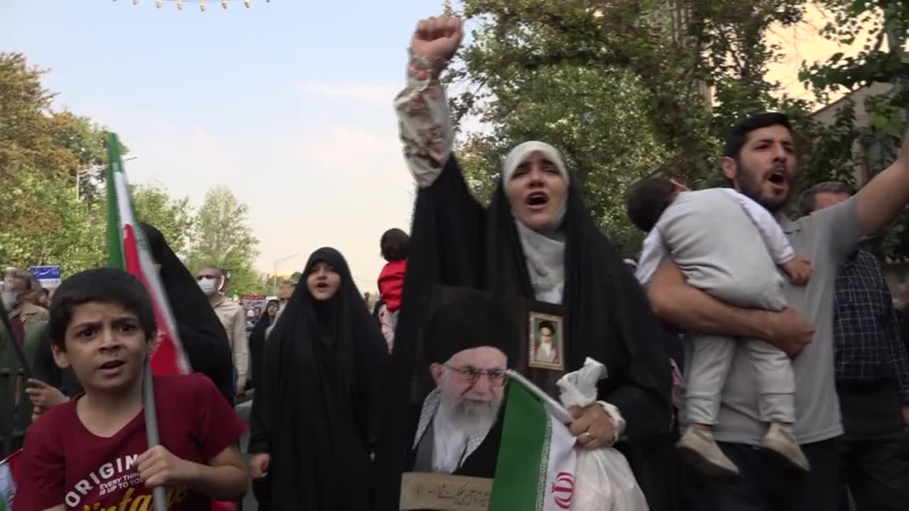 ايران _ مسيرات مليونية في أكثر من الف مدينة تنديدًا بالعملية الارهابية في شيراز - snapshot 41.09